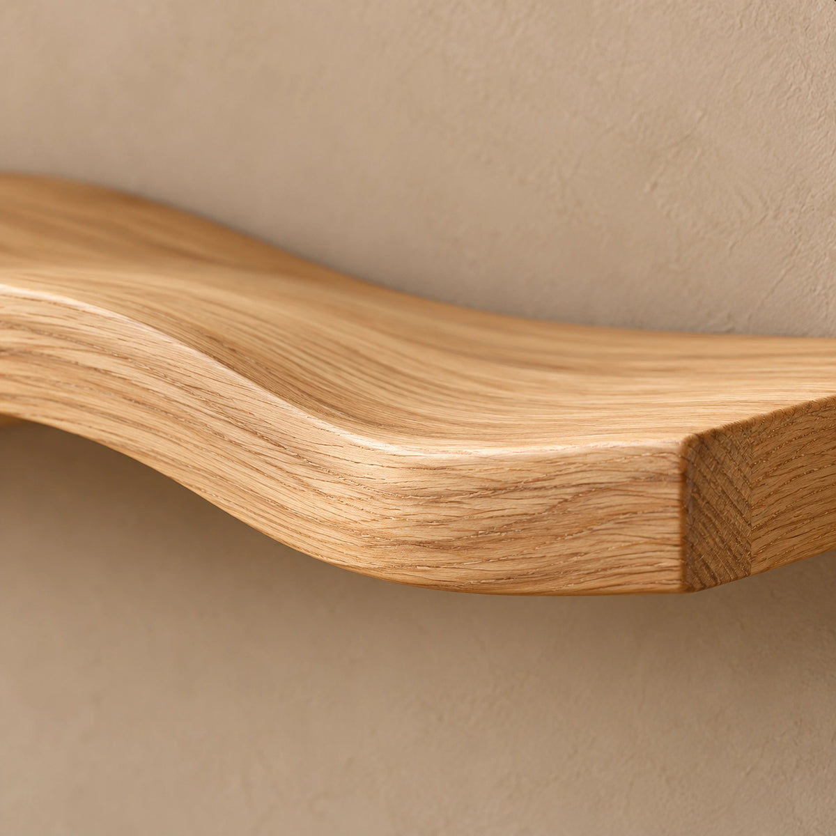 Modern Wavy Floating Wall Shelf With Curved Silhouette For Living Room